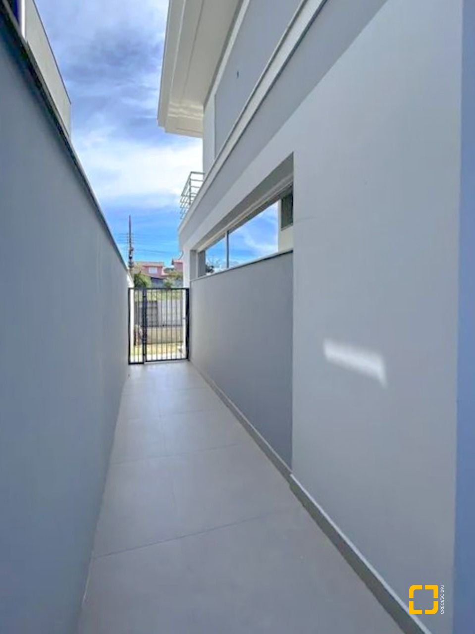 Casa de Condomínio com 378m², 7 quartos (sendo 3 suítes), 4 garagens, no bairro Campeche em Florianópolis