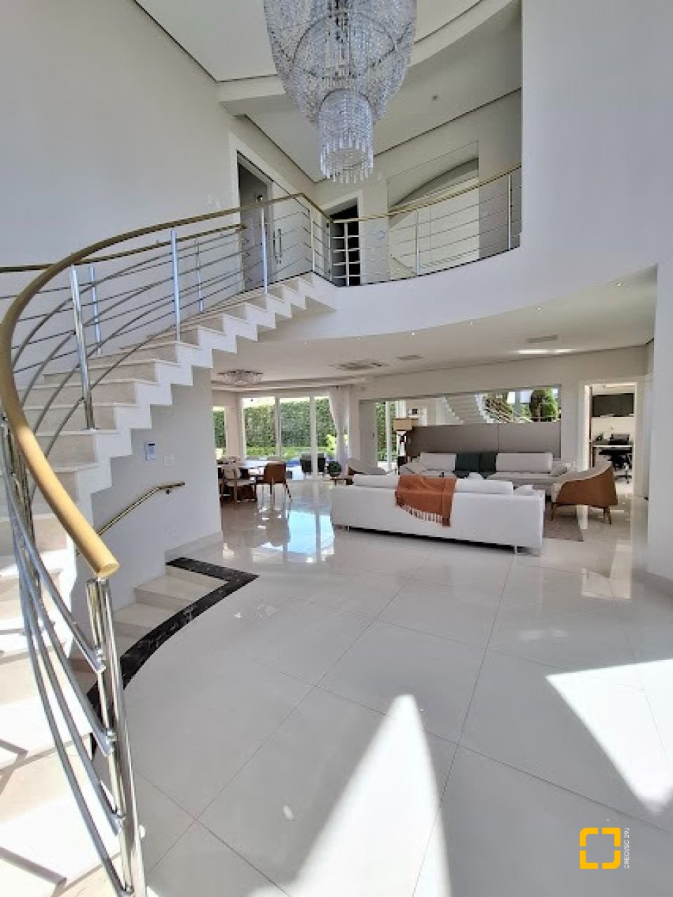 Casa com 470m², 8 quartos (sendo 4 suítes), 4 garagens, no bairro Jurerê Internacional em Florianópolis
