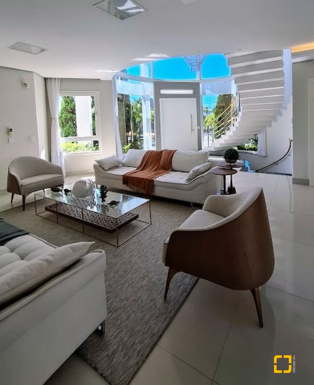 Casa com 470m², 8 quartos (sendo 4 suítes), 4 garagens, no bairro Jurerê Internacional em Florianópolis