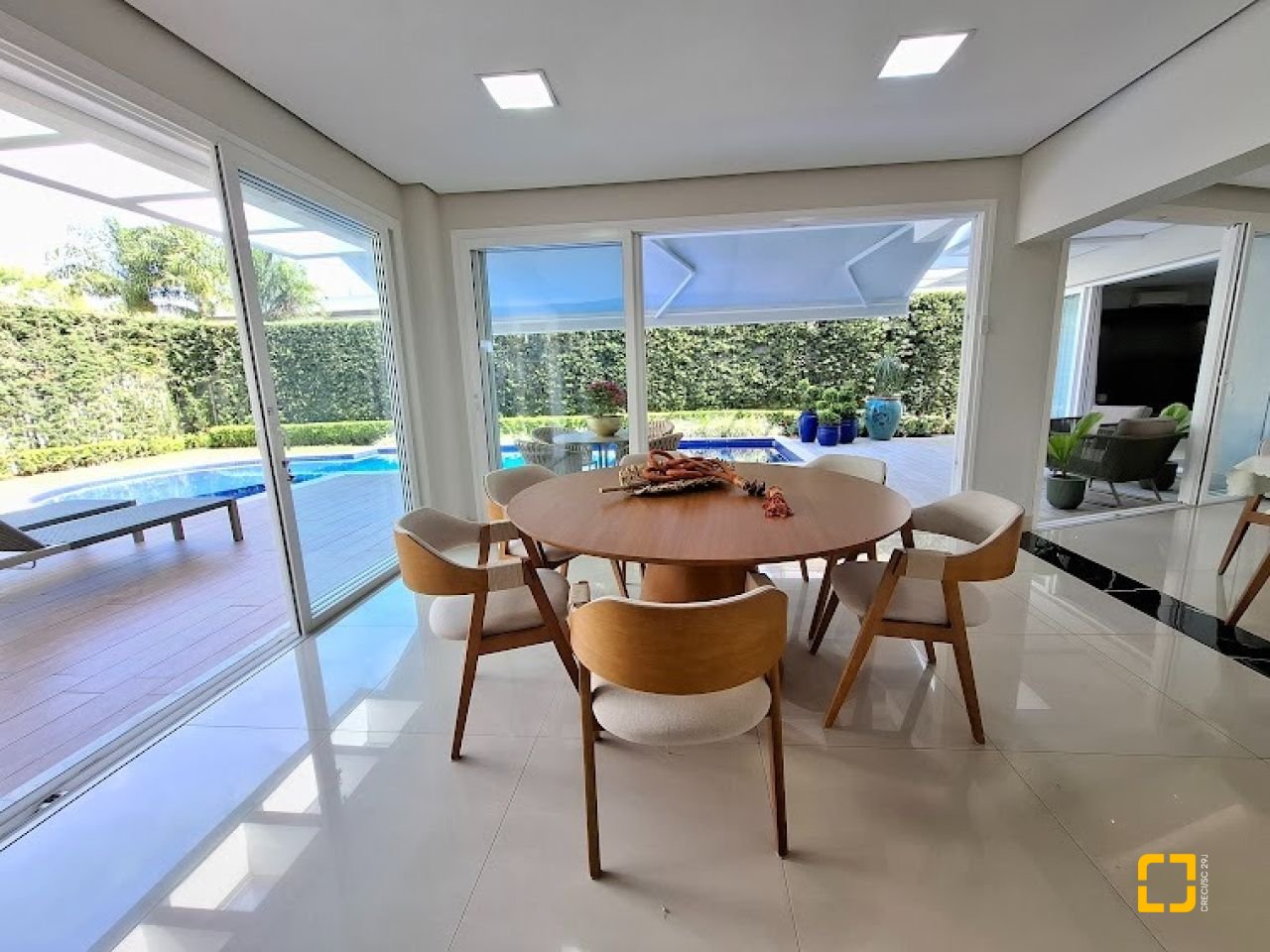 Casa com 470m², 8 quartos (sendo 4 suítes), 4 garagens, no bairro Jurerê Internacional em Florianópolis