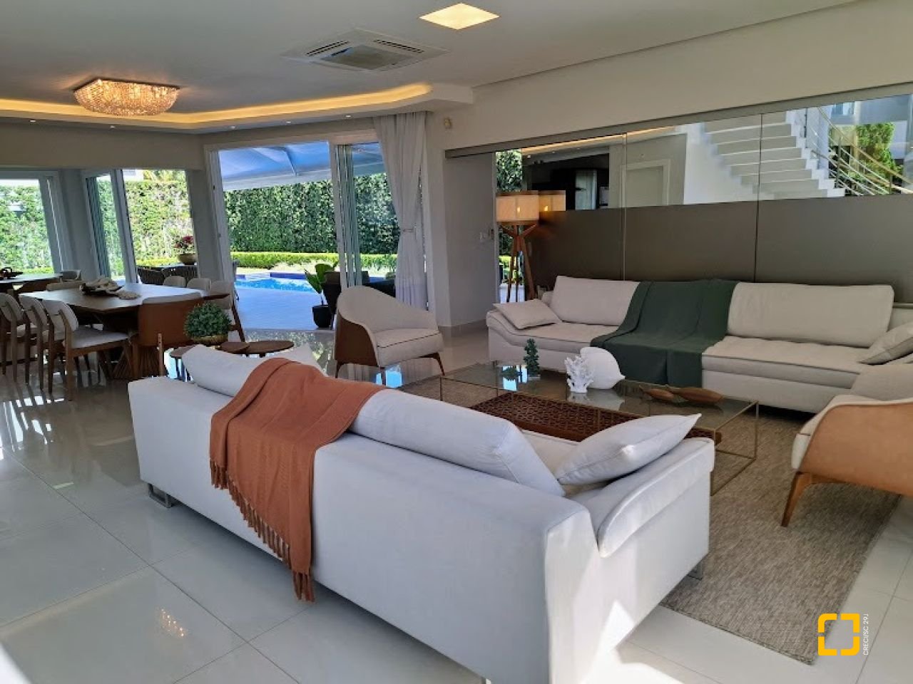Casa com 470m², 8 quartos (sendo 4 suítes), 4 garagens, no bairro Jurerê Internacional em Florianópolis