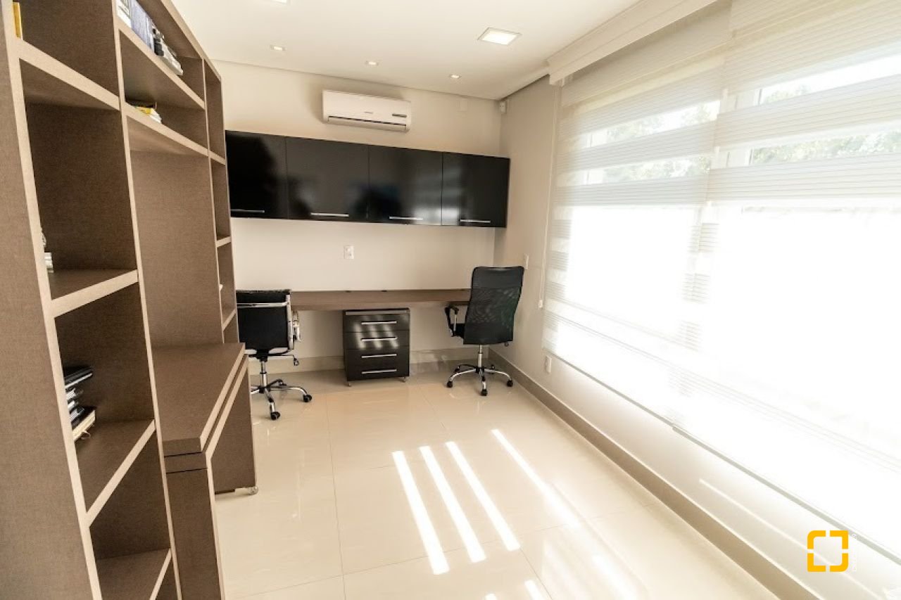Casa com 470m², 8 quartos (sendo 4 suítes), 4 garagens, no bairro Jurerê Internacional em Florianópolis