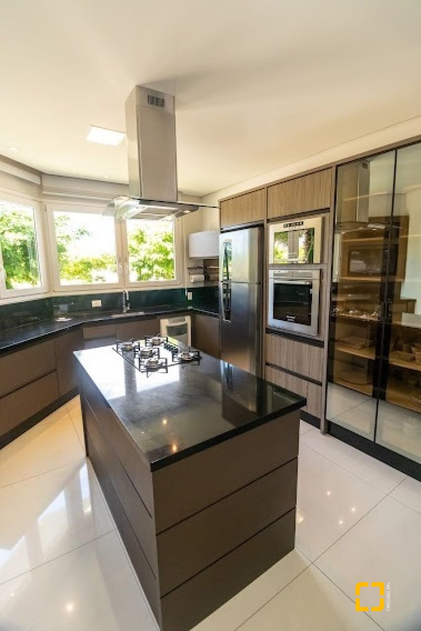 Casa com 470m², 8 quartos (sendo 4 suítes), 4 garagens, no bairro Jurerê Internacional em Florianópolis