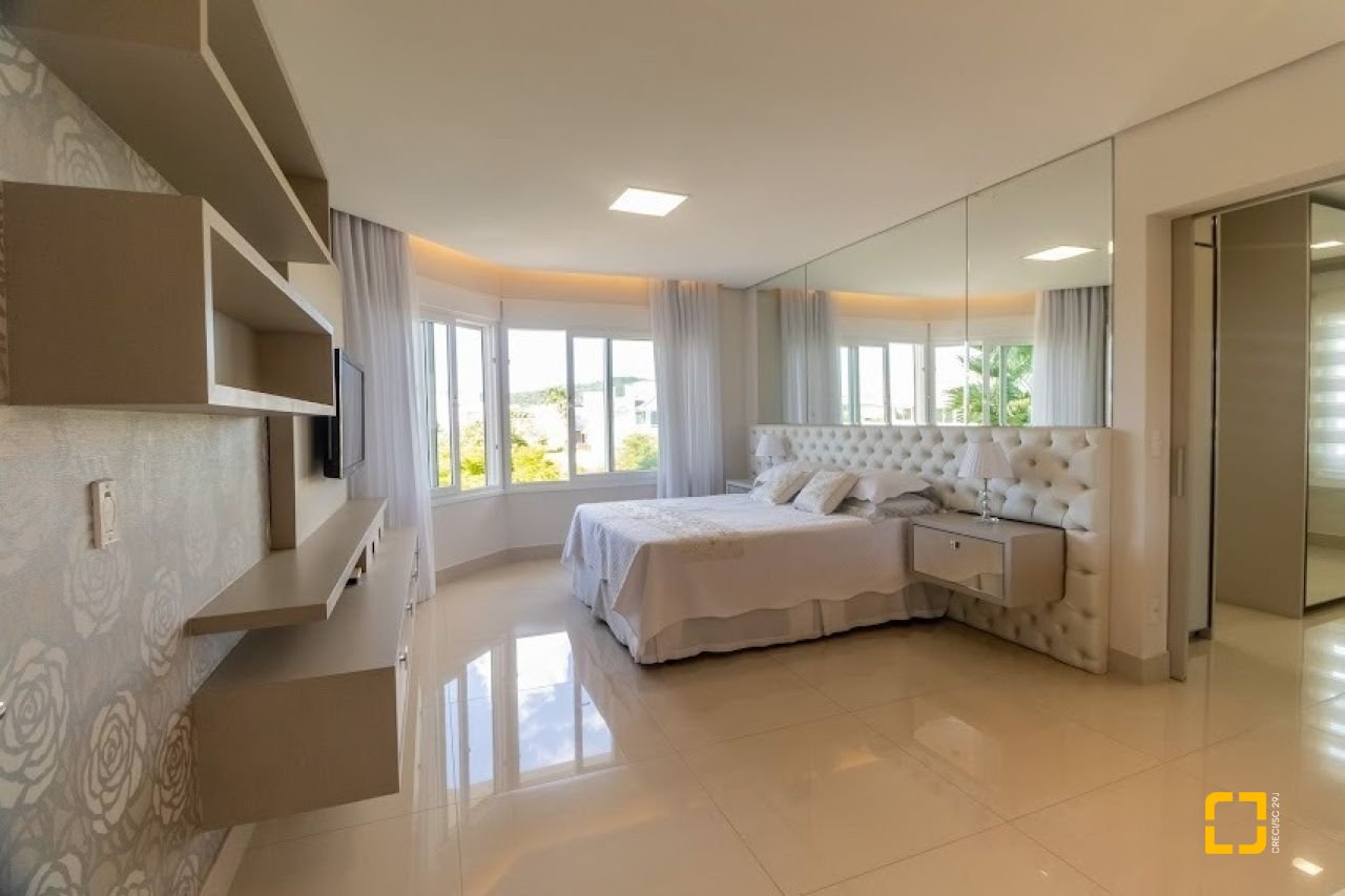 Casa com 470m², 8 quartos (sendo 4 suítes), 4 garagens, no bairro Jurerê Internacional em Florianópolis