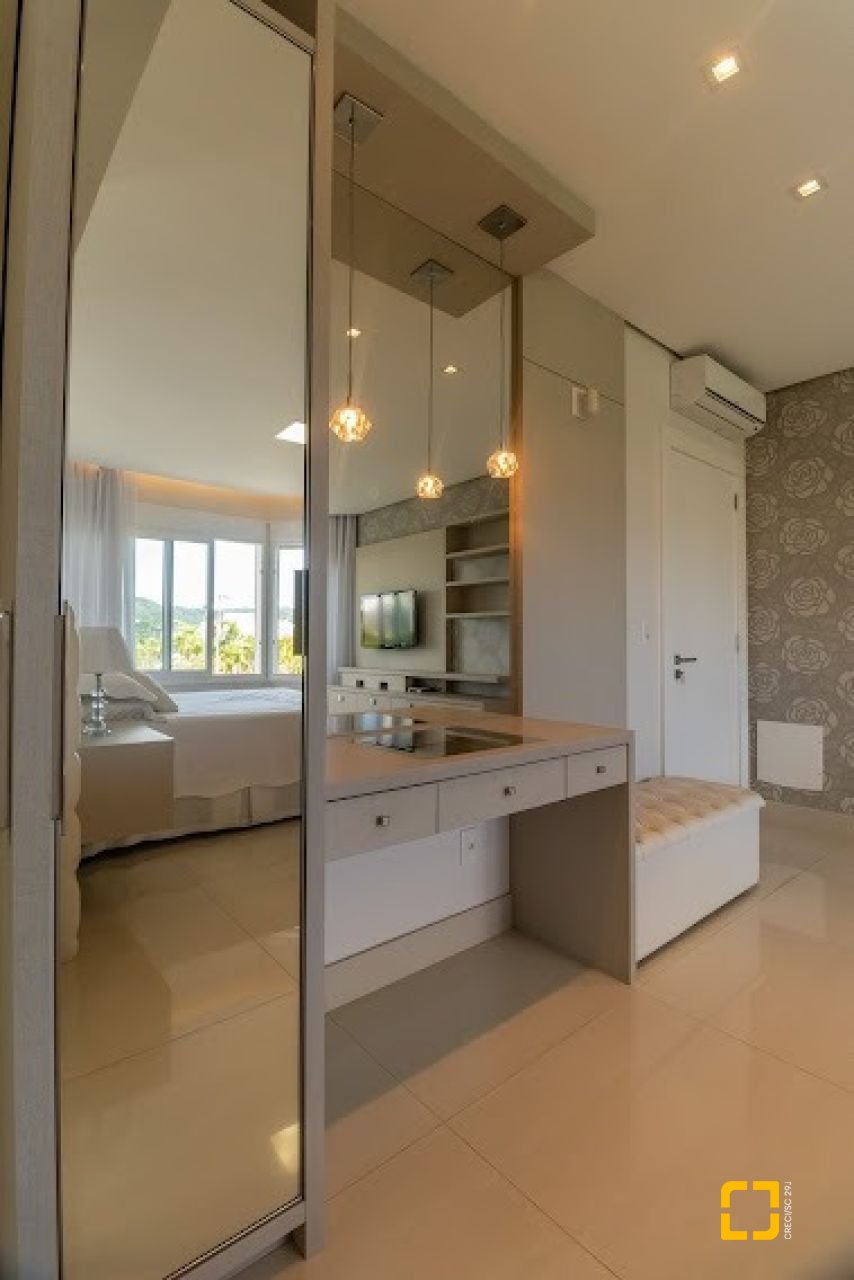 Casa com 470m², 8 quartos (sendo 4 suítes), 4 garagens, no bairro Jurerê Internacional em Florianópolis