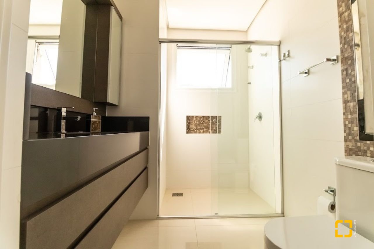 Casa com 470m², 8 quartos (sendo 4 suítes), 4 garagens, no bairro Jurerê Internacional em Florianópolis
