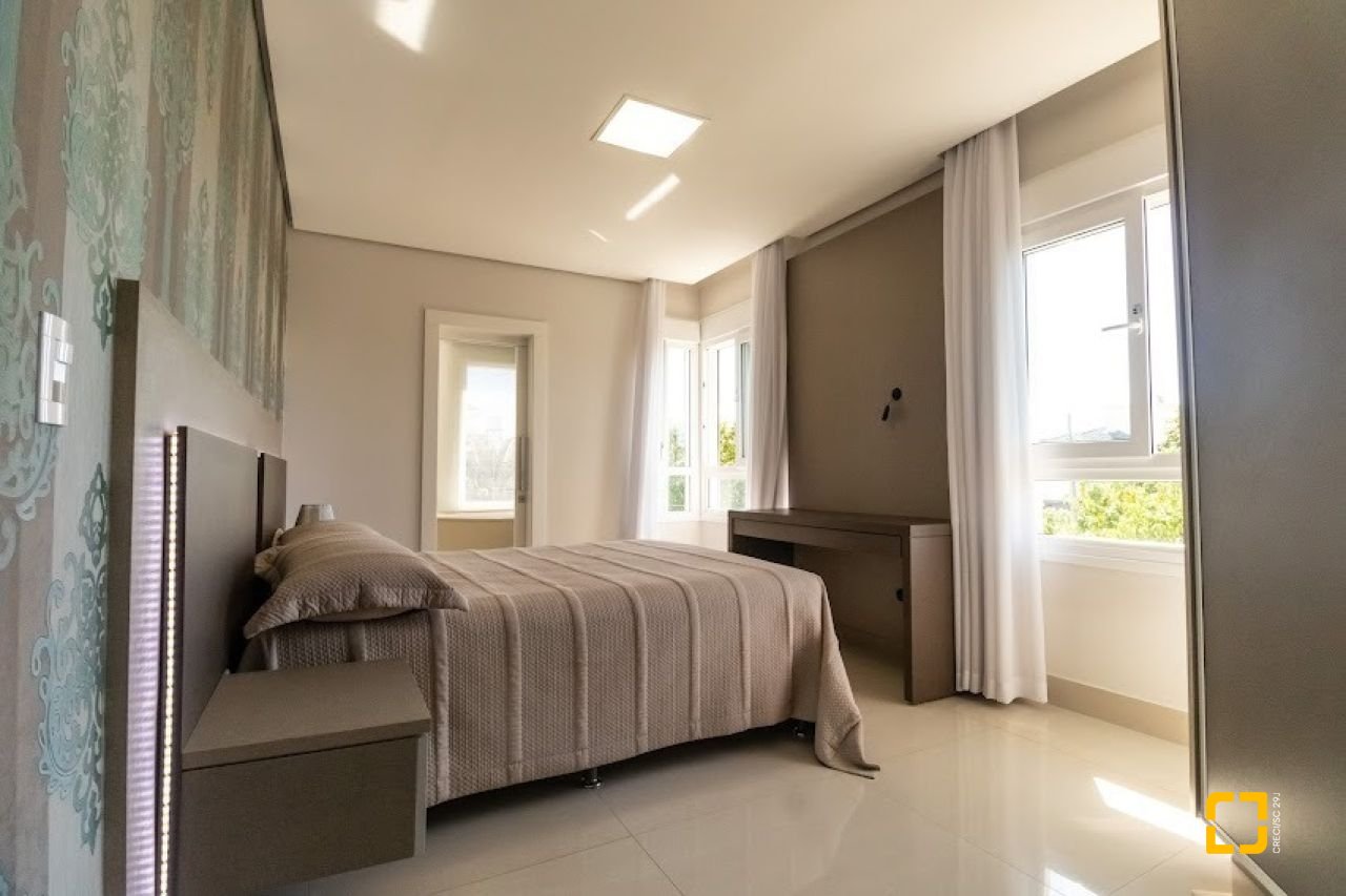 Casa com 470m², 8 quartos (sendo 4 suítes), 4 garagens, no bairro Jurerê Internacional em Florianópolis