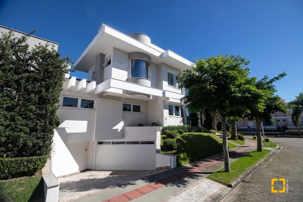 Casa com 470m², 8 quartos (sendo 4 suítes), 4 garagens, no bairro Jurerê Internacional em Florianópolis