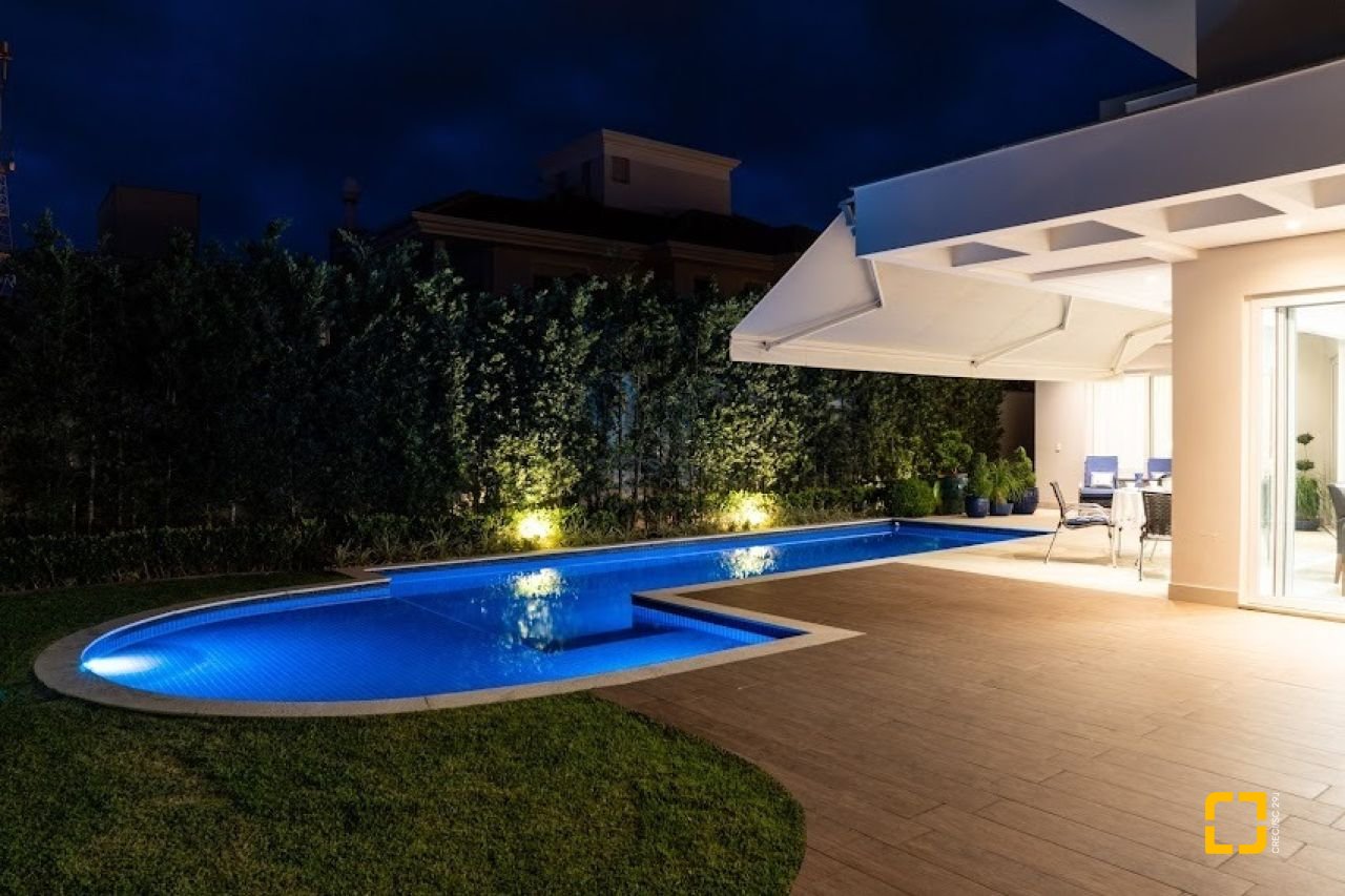 Casa com 470m², 8 quartos (sendo 4 suítes), 4 garagens, no bairro Jurerê Internacional em Florianópolis