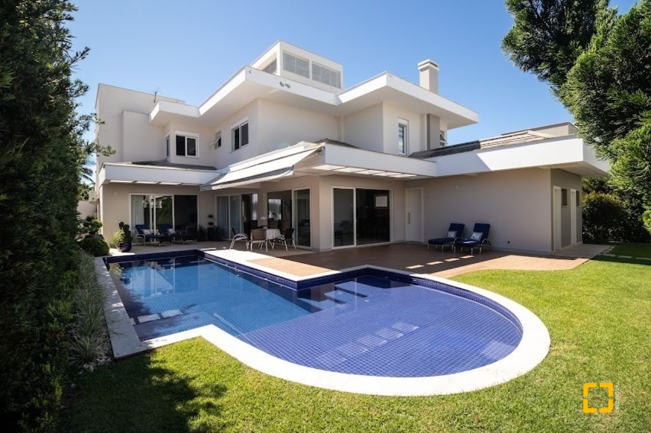Casa com 470m², 8 quartos (sendo 4 suítes), 4 garagens, no bairro Jurerê Internacional em Florianópolis