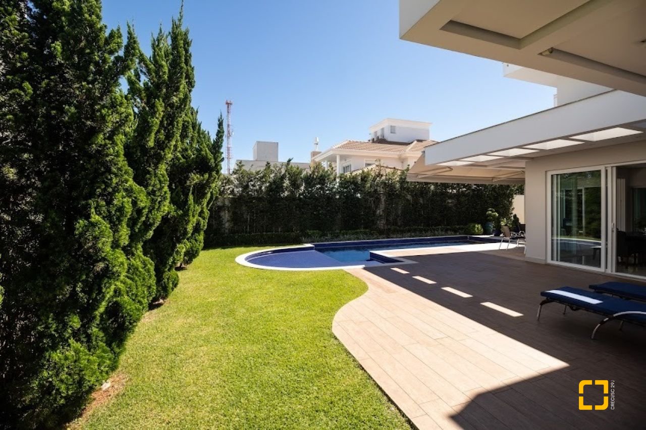 Casa com 470m², 8 quartos (sendo 4 suítes), 4 garagens, no bairro Jurerê Internacional em Florianópolis