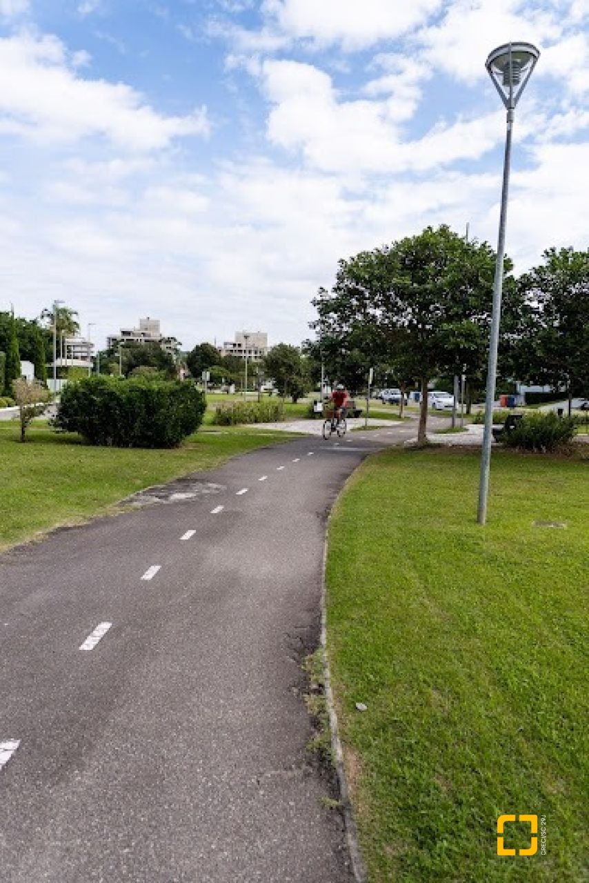 Casa com 470m², 8 quartos (sendo 4 suítes), 4 garagens, no bairro Jurerê Internacional em Florianópolis