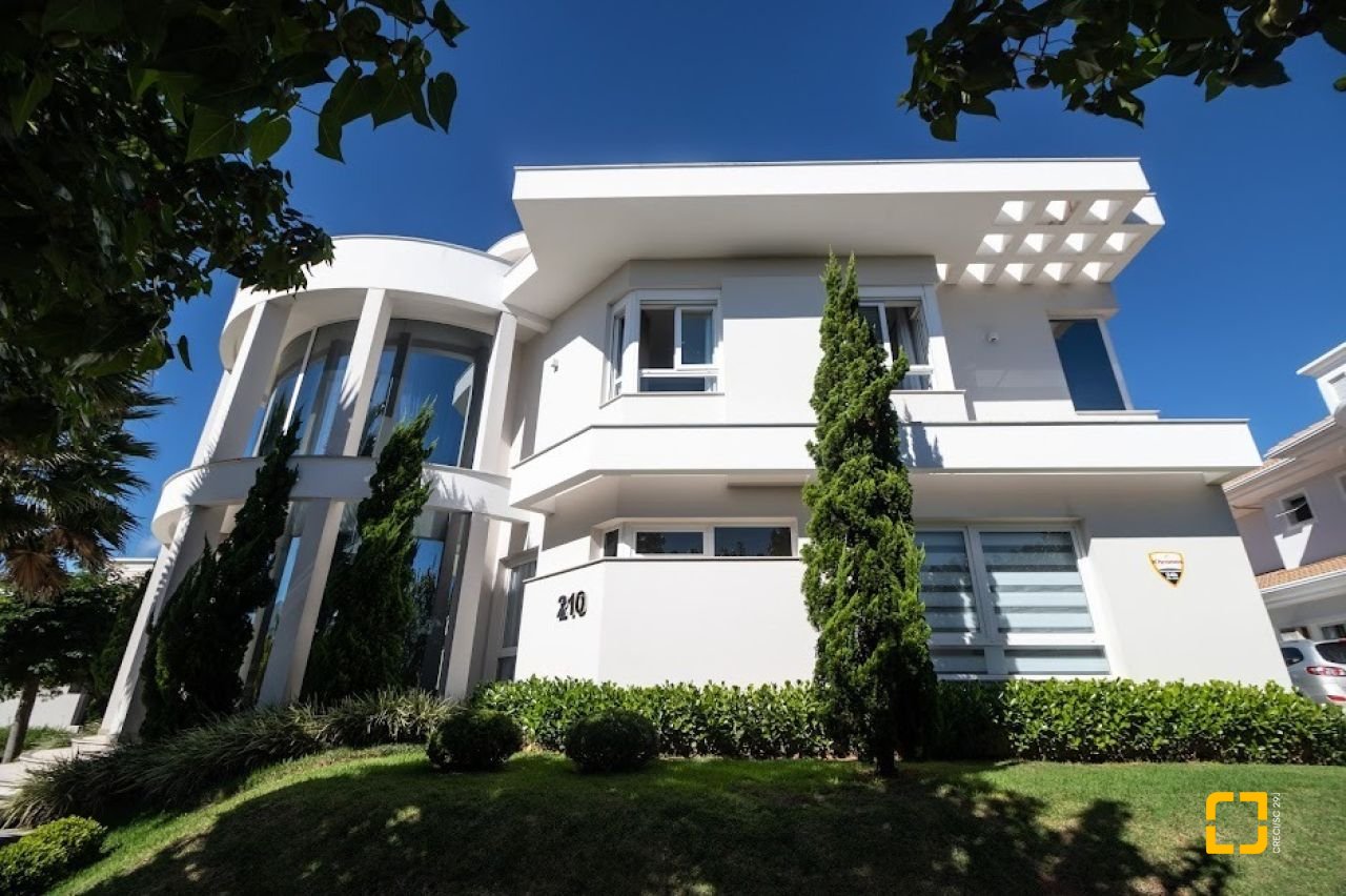 Casa com 470m², 8 quartos (sendo 4 suítes), 4 garagens, no bairro Jurerê Internacional em Florianópolis