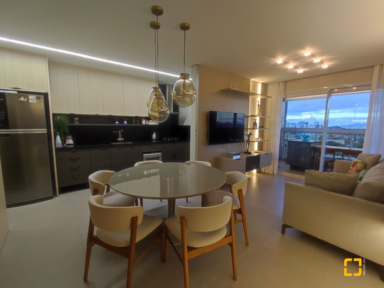 Apartamento com 121m², 3 quartos (sendo 3 suítes), 2 garagens, no bairro Kobrasol em São José