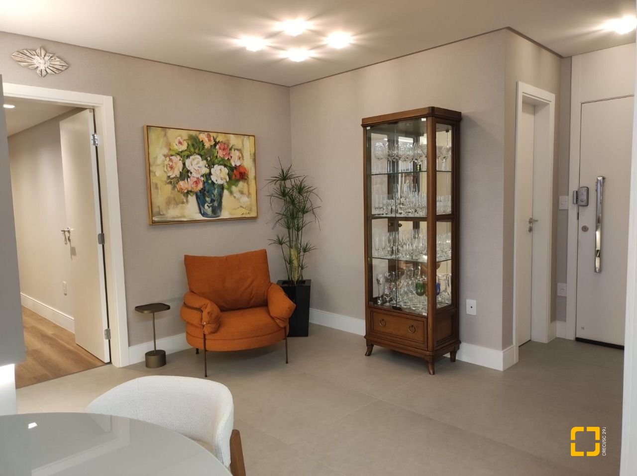 Apartamento com 121m², 3 quartos (sendo 3 suítes), 2 garagens, no bairro Kobrasol em São José