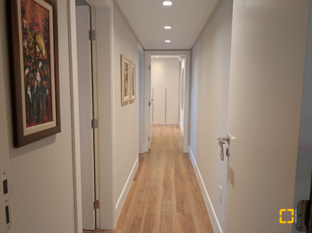 Apartamento com 121m², 3 quartos (sendo 3 suítes), 2 garagens, no bairro Kobrasol em São José