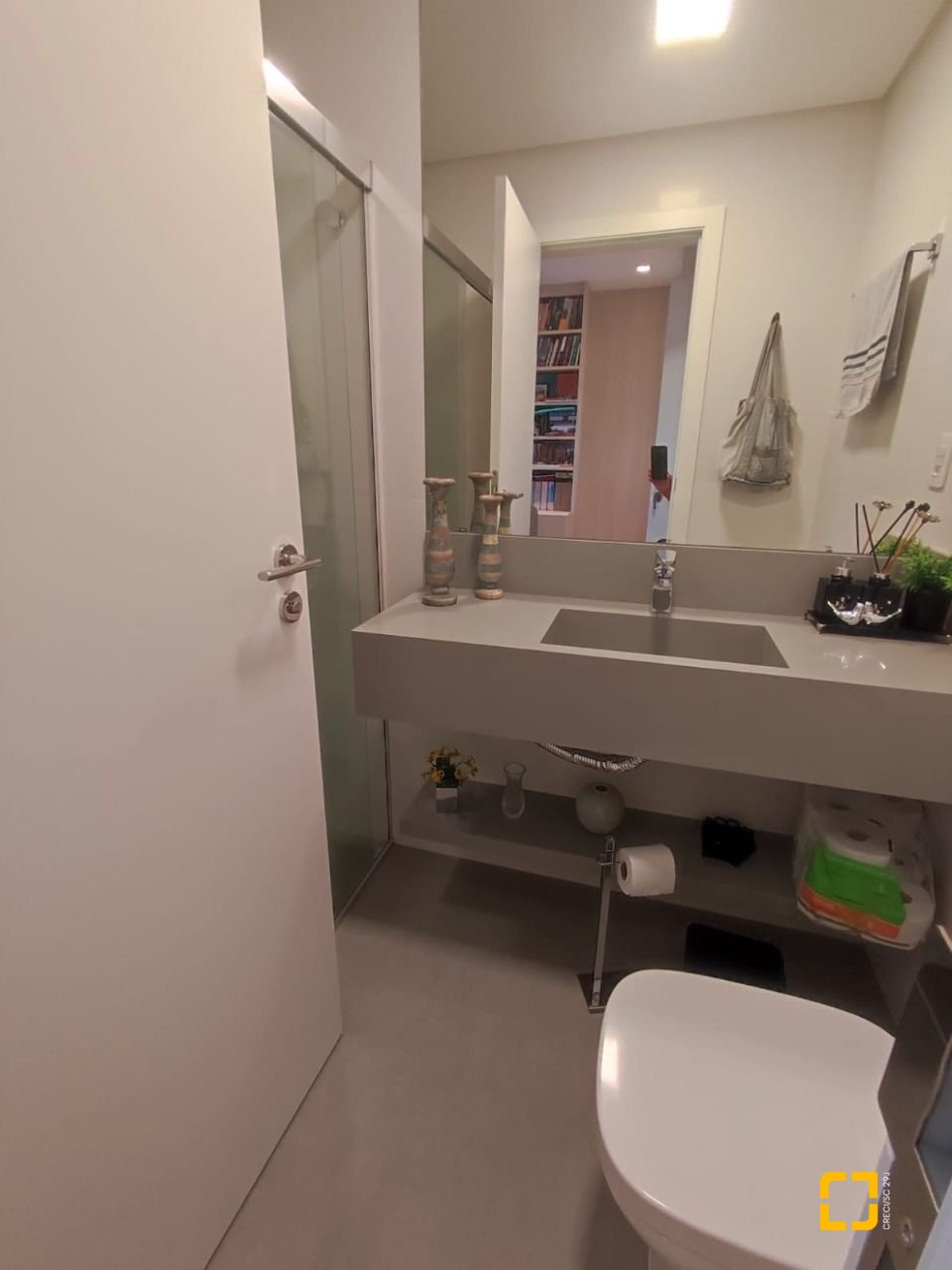 Apartamento com 121m², 3 quartos (sendo 3 suítes), 2 garagens, no bairro Kobrasol em São José