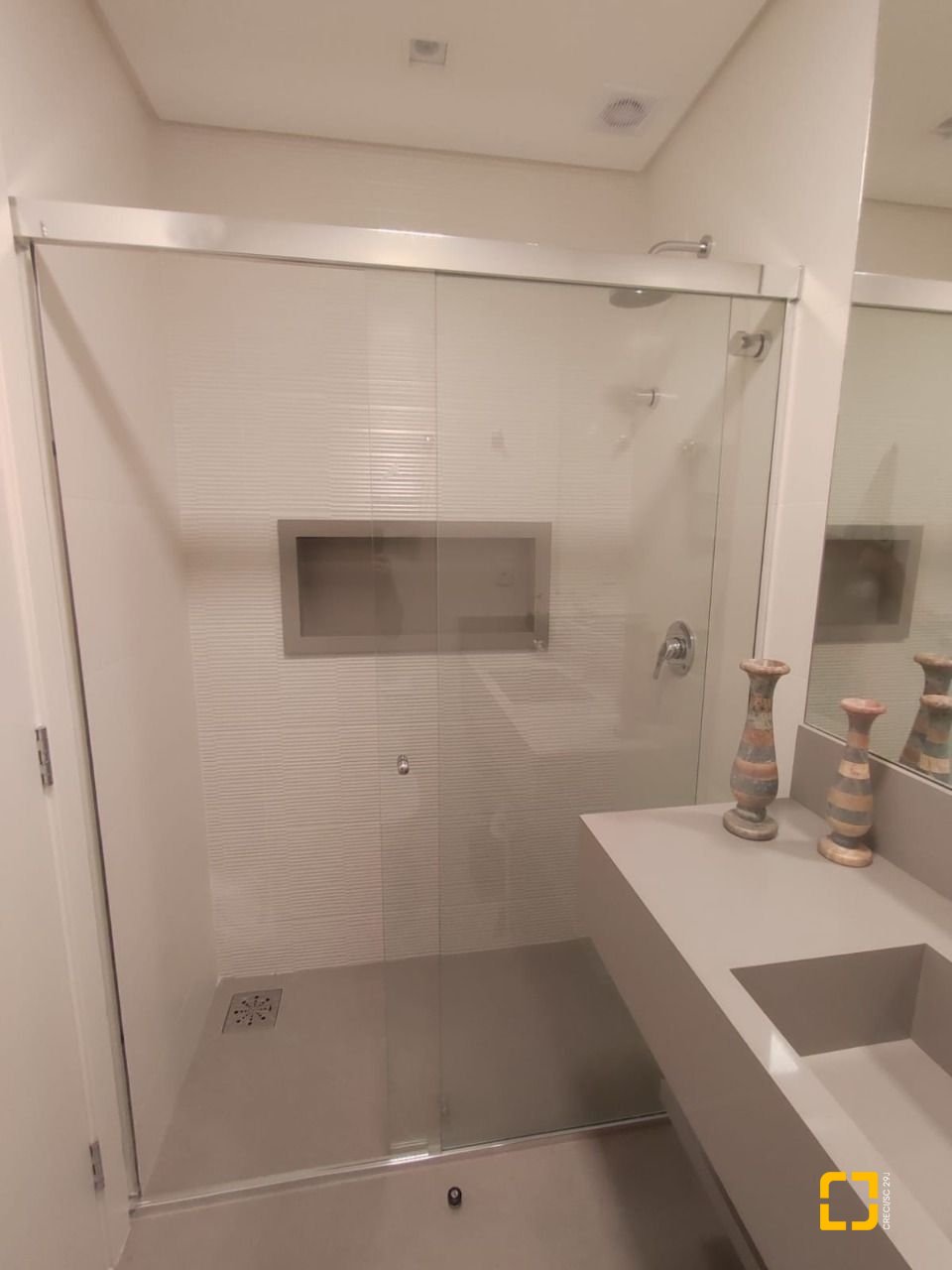 Apartamento com 121m², 3 quartos (sendo 3 suítes), 2 garagens, no bairro Kobrasol em São José