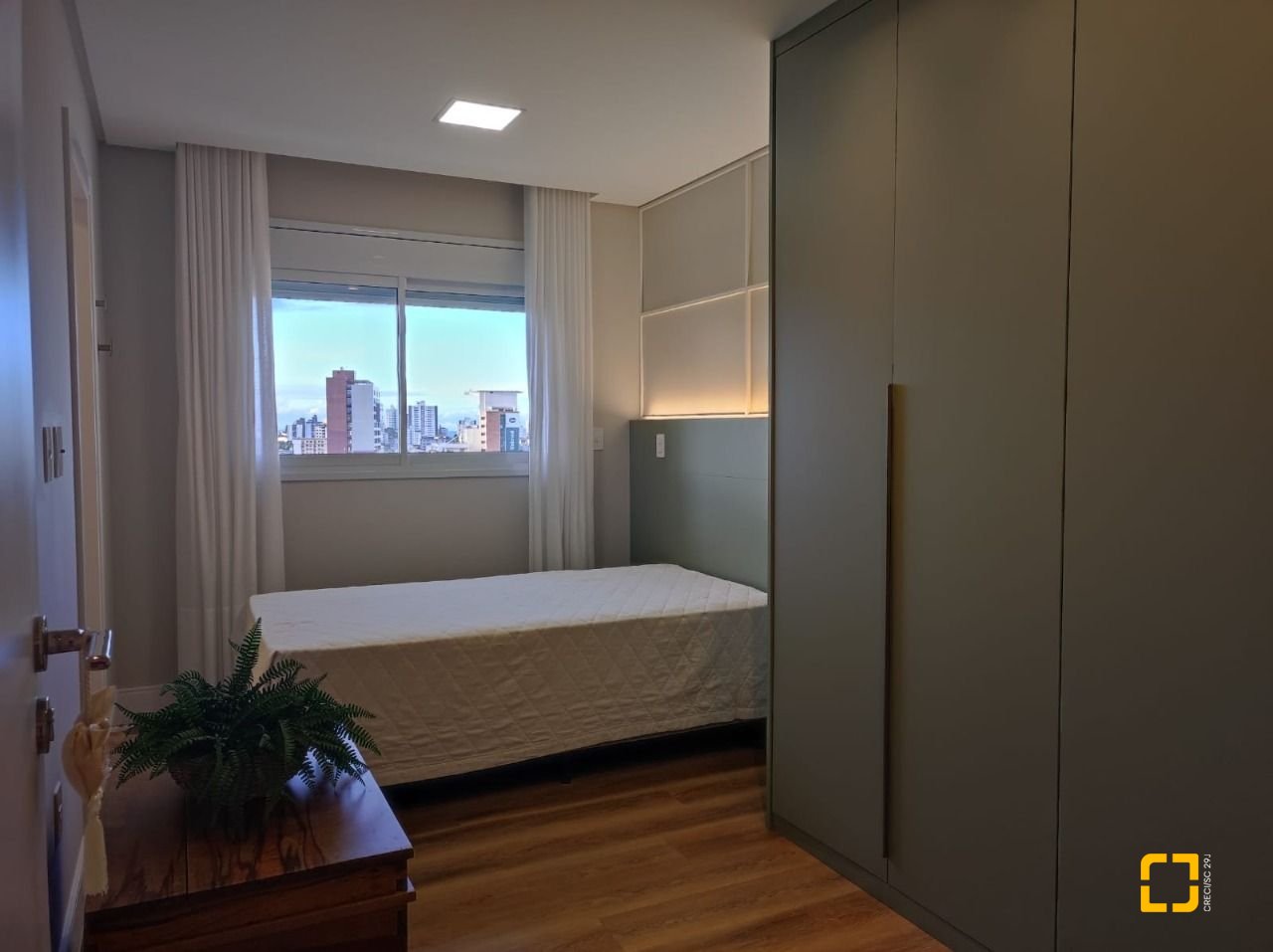 Apartamento com 121m², 3 quartos (sendo 3 suítes), 2 garagens, no bairro Kobrasol em São José