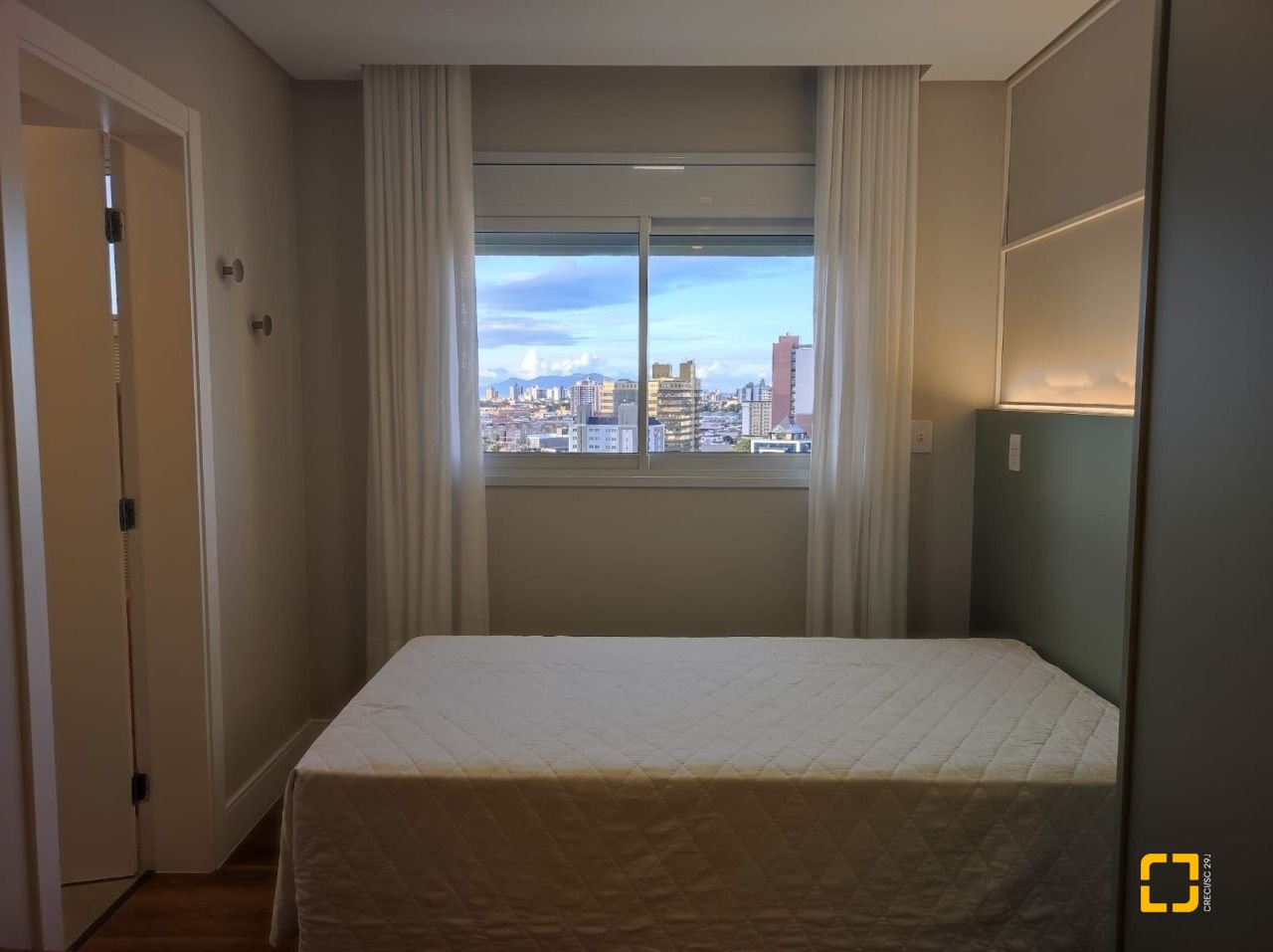 Apartamento com 121m², 3 quartos (sendo 3 suítes), 2 garagens, no bairro Kobrasol em São José