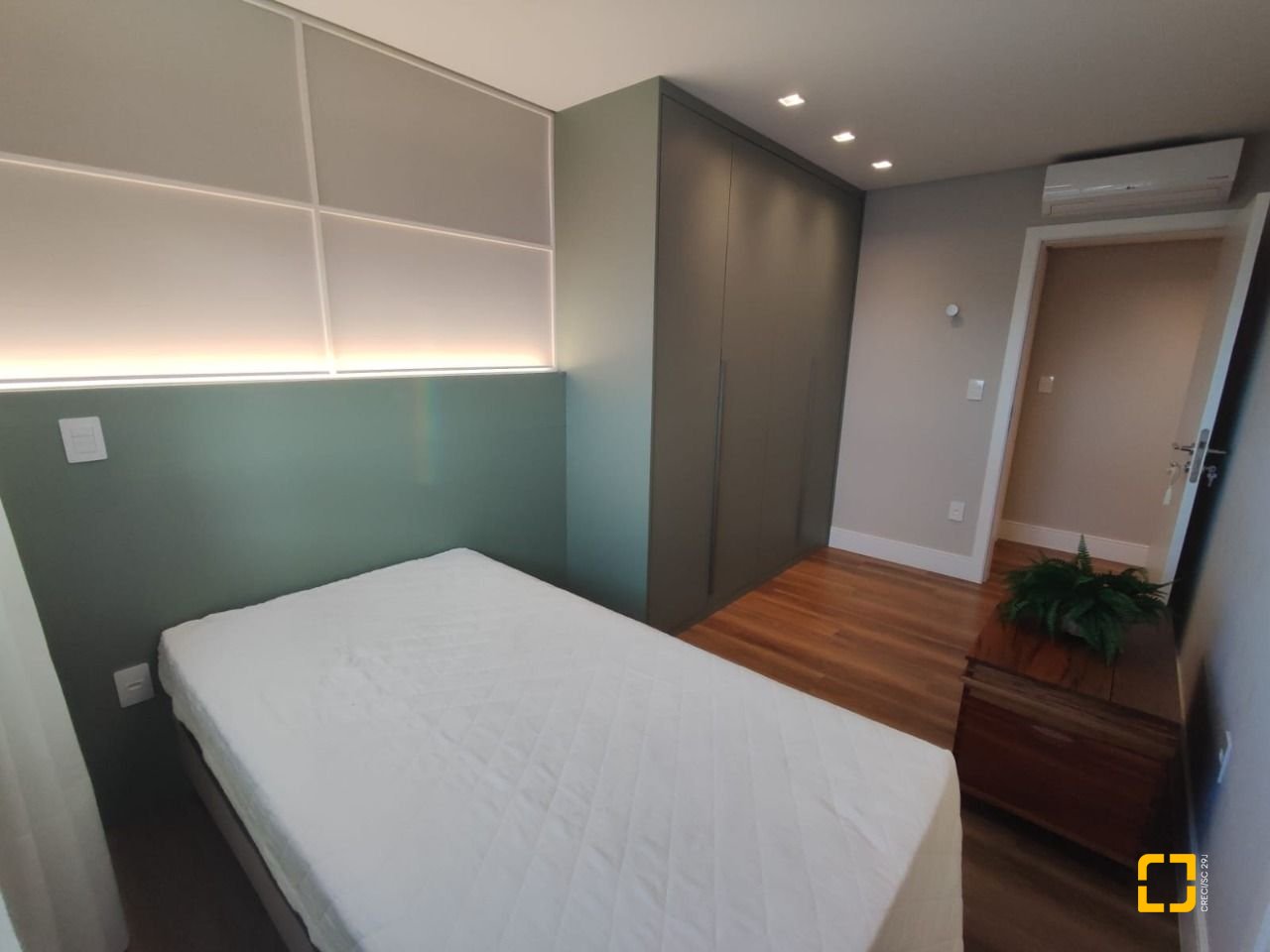 Apartamento com 121m², 3 quartos (sendo 3 suítes), 2 garagens, no bairro Kobrasol em São José