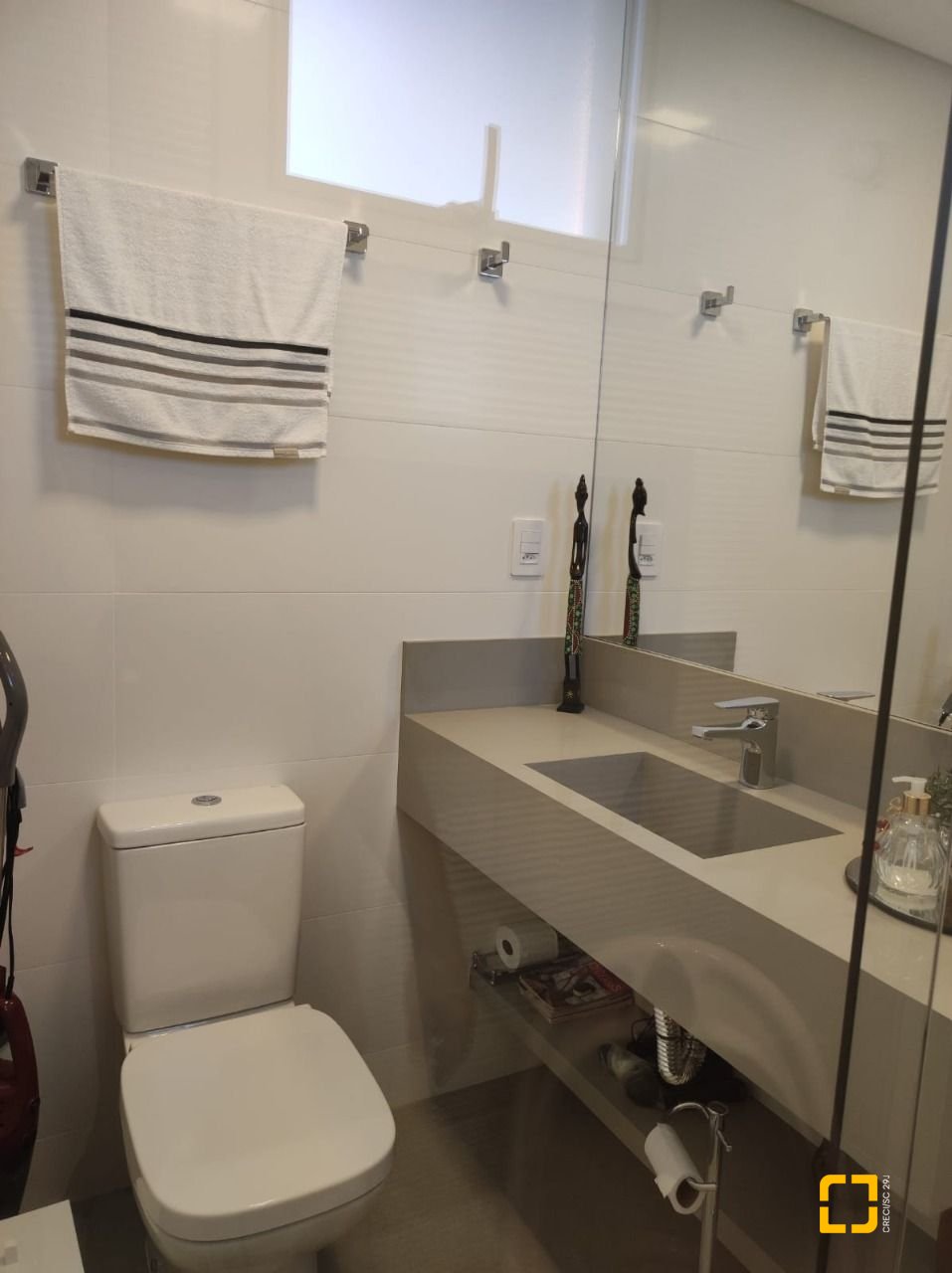 Apartamento com 121m², 3 quartos (sendo 3 suítes), 2 garagens, no bairro Kobrasol em São José