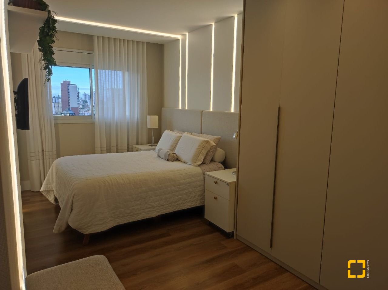 Apartamento com 121m², 3 quartos (sendo 3 suítes), 2 garagens, no bairro Kobrasol em São José