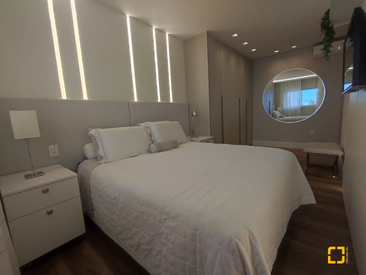 Apartamento com 121m², 3 quartos (sendo 3 suítes), 2 garagens, no bairro Kobrasol em São José