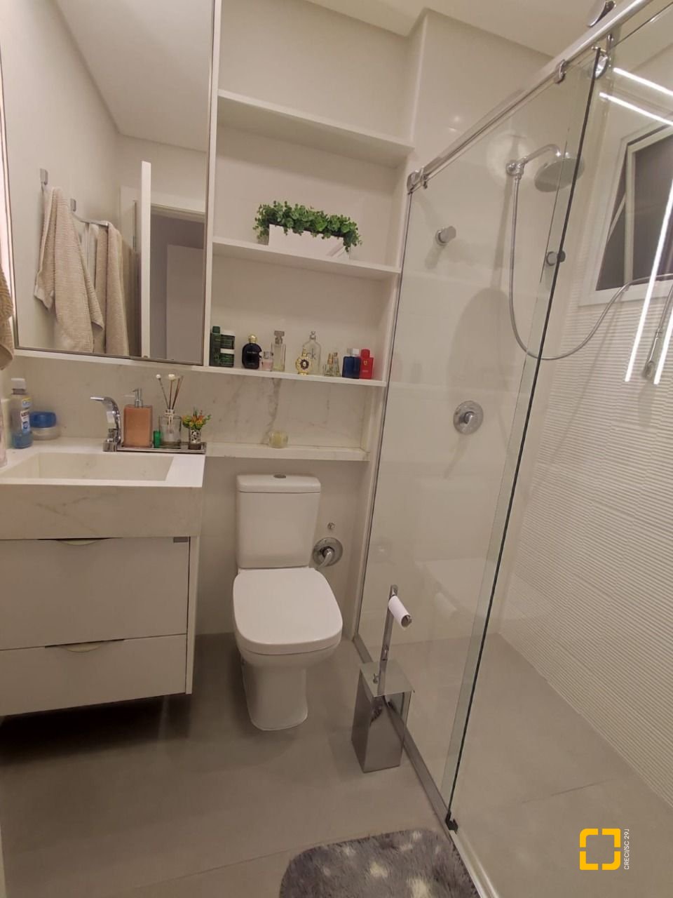 Apartamento com 121m², 3 quartos (sendo 3 suítes), 2 garagens, no bairro Kobrasol em São José