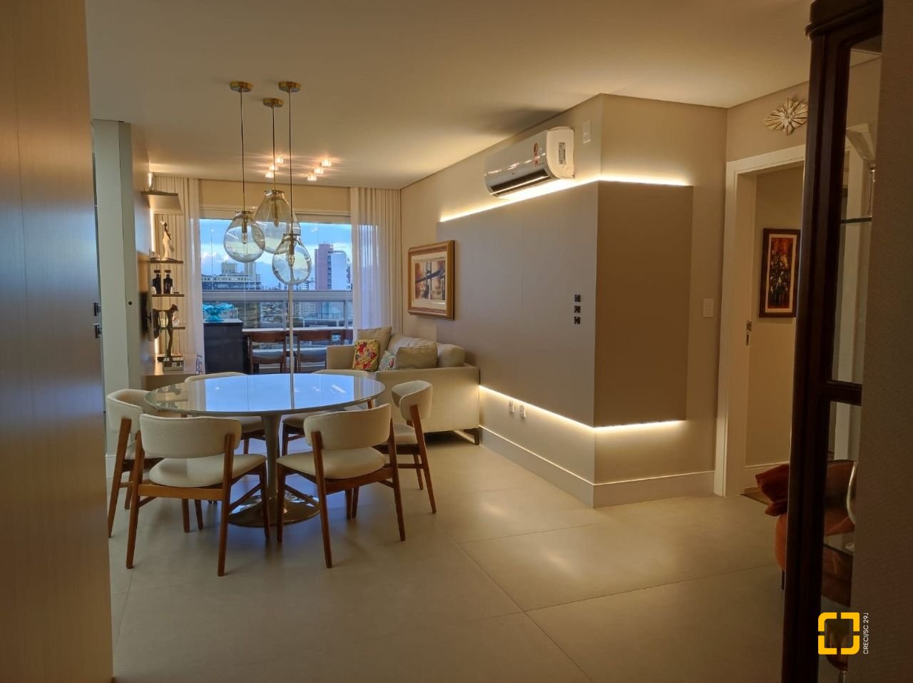 Apartamento com 121m², 3 quartos (sendo 3 suítes), 2 garagens, no bairro Kobrasol em São José