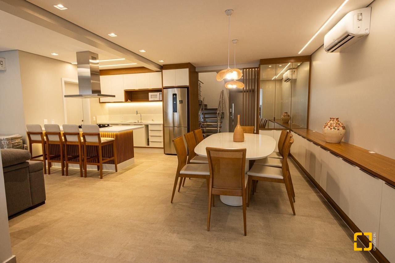 Apartamento com 151m², 6 quartos (sendo 3 suítes), 2 garagens, no bairro Cachoeira do Bom Jesus em Florianópolis