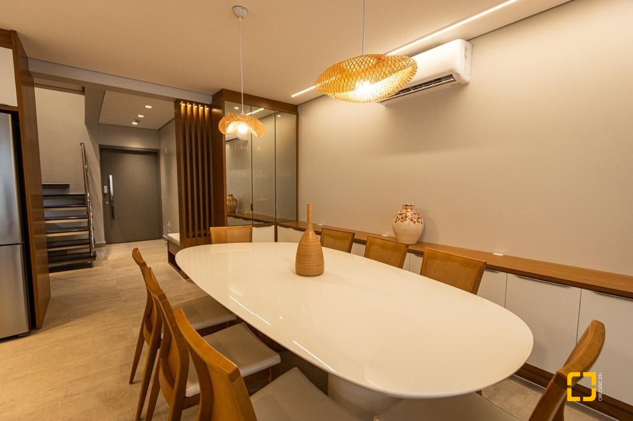 Apartamento com 151m², 6 quartos (sendo 3 suítes), 2 garagens, no bairro Cachoeira do Bom Jesus em Florianópolis