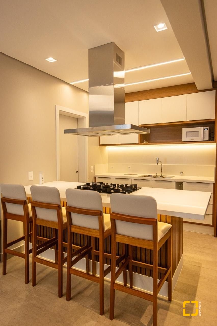 Apartamento com 151m², 6 quartos (sendo 3 suítes), 2 garagens, no bairro Cachoeira do Bom Jesus em Florianópolis