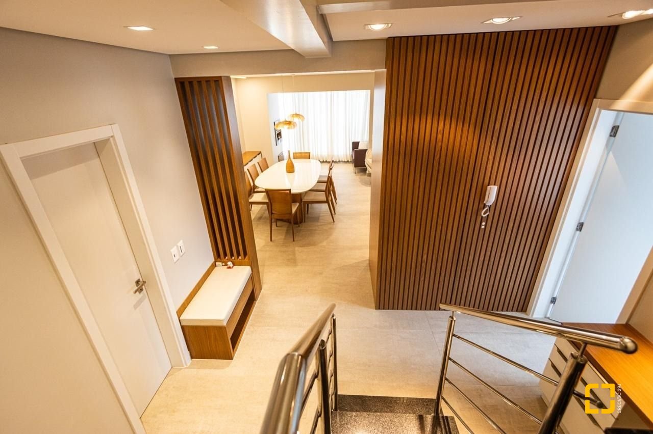 Apartamento com 151m², 6 quartos (sendo 3 suítes), 2 garagens, no bairro Cachoeira do Bom Jesus em Florianópolis