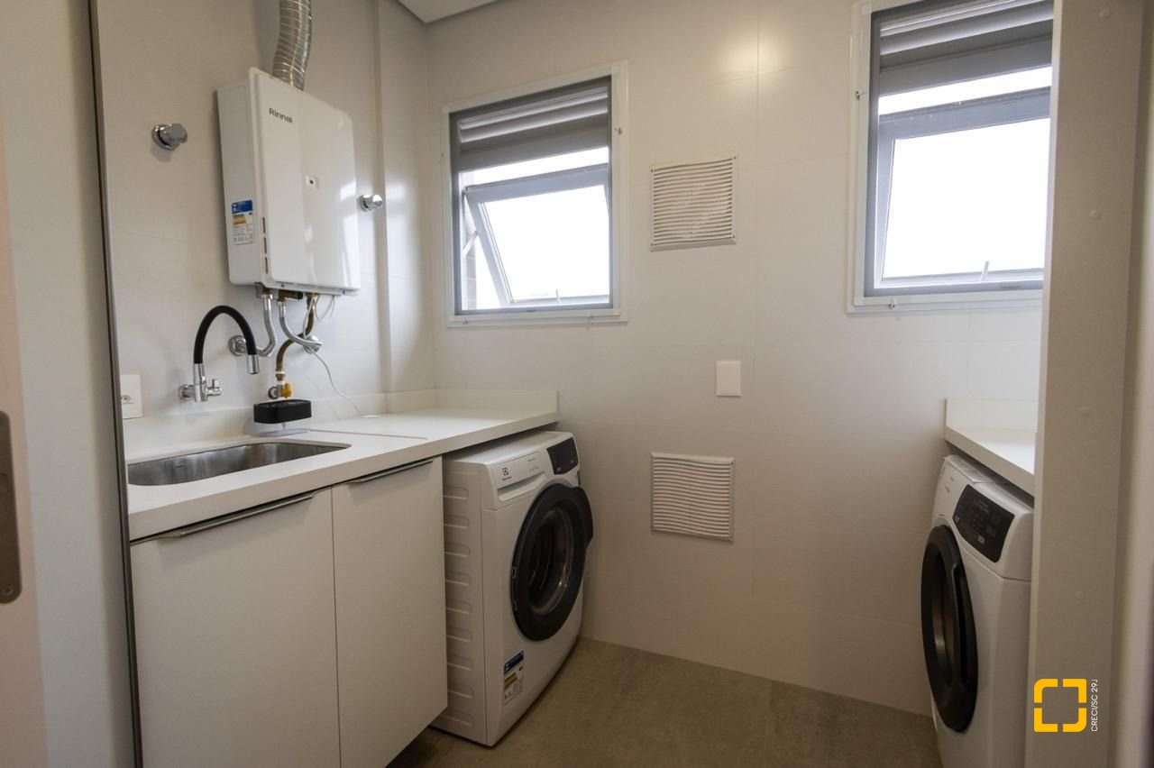 Apartamento com 151m², 6 quartos (sendo 3 suítes), 2 garagens, no bairro Cachoeira do Bom Jesus em Florianópolis
