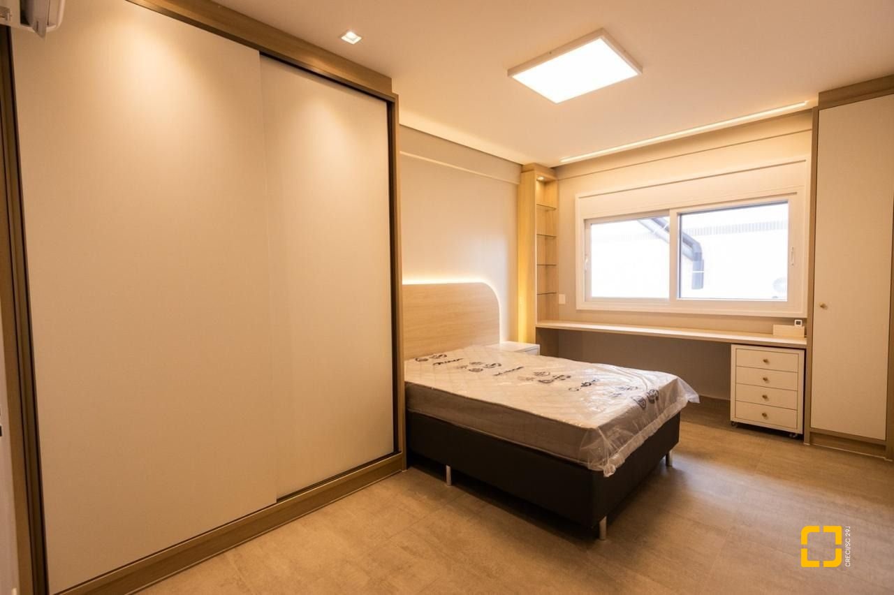 Apartamento com 151m², 6 quartos (sendo 3 suítes), 2 garagens, no bairro Cachoeira do Bom Jesus em Florianópolis