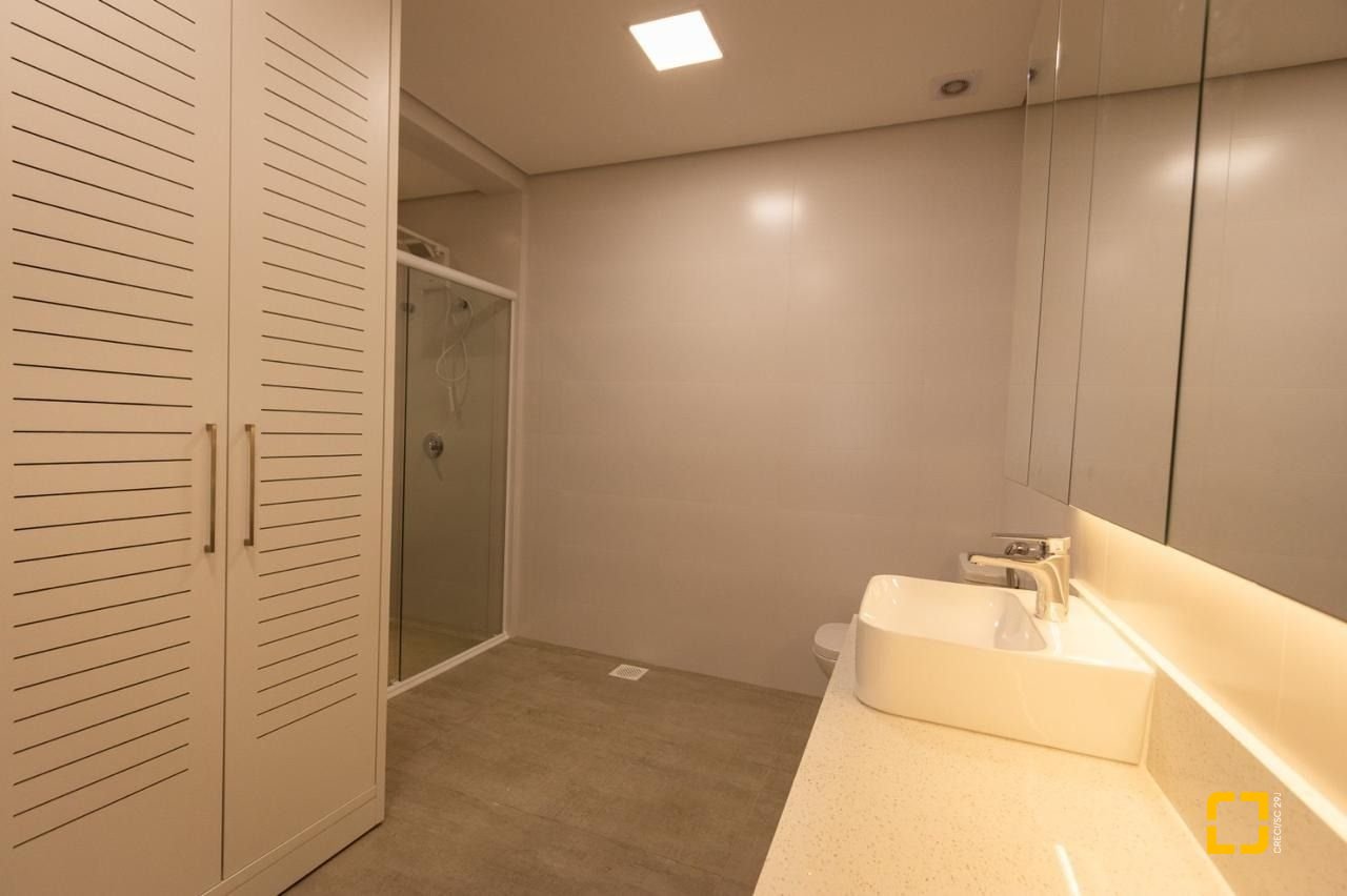 Apartamento com 151m², 6 quartos (sendo 3 suítes), 2 garagens, no bairro Cachoeira do Bom Jesus em Florianópolis