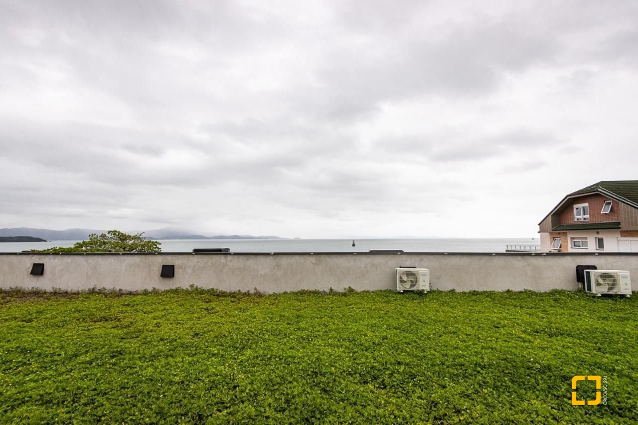 Apartamento com 151m², 6 quartos (sendo 3 suítes), 2 garagens, no bairro Cachoeira do Bom Jesus em Florianópolis