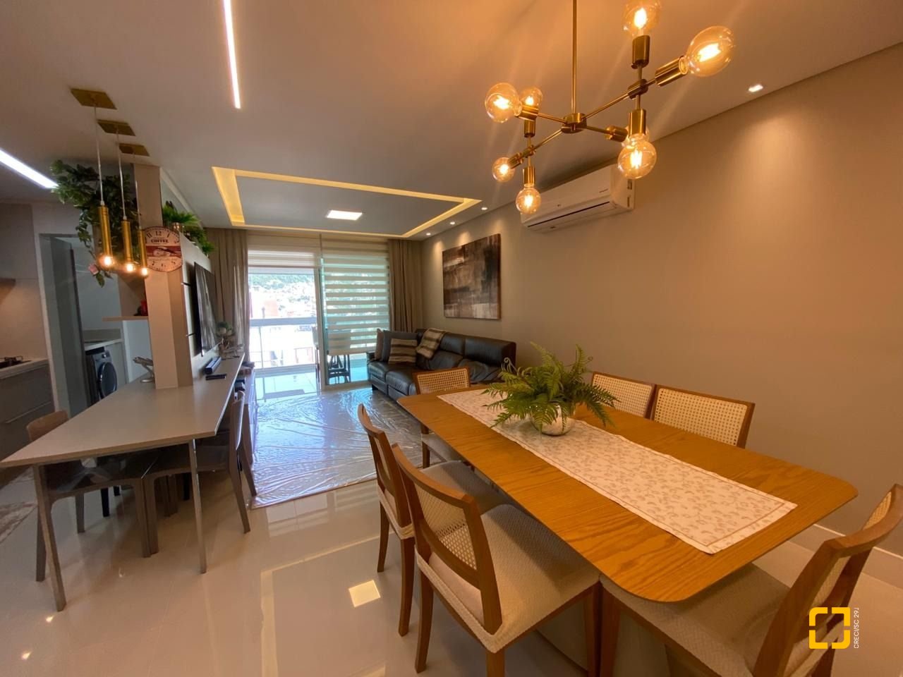 Apartamento com 101m², 4 quartos (sendo 2 suítes), 1 garagem, no bairro Centro em Florianópolis