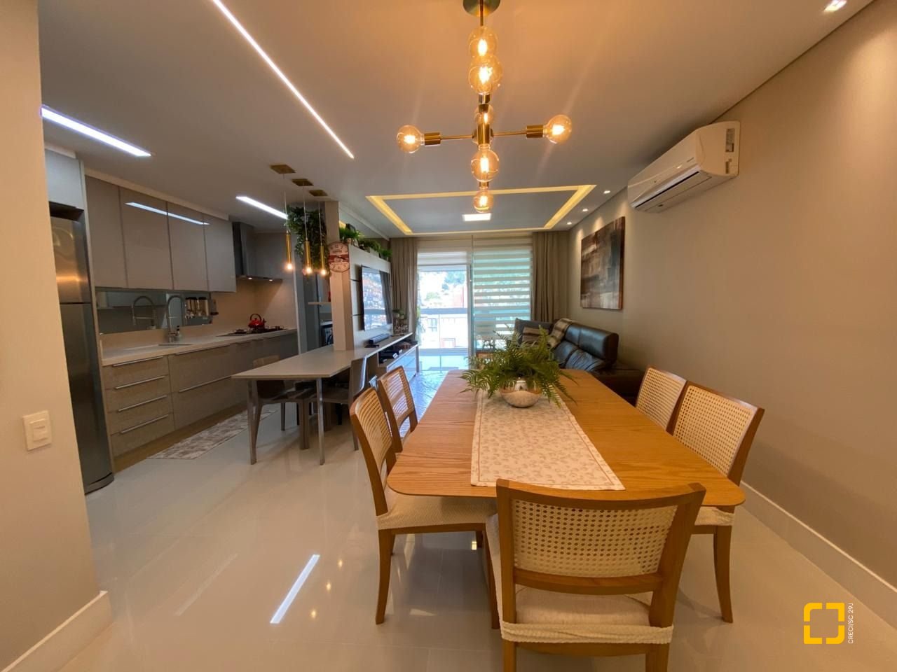 Apartamento com 101m², 4 quartos (sendo 2 suítes), 1 garagem, no bairro Centro em Florianópolis