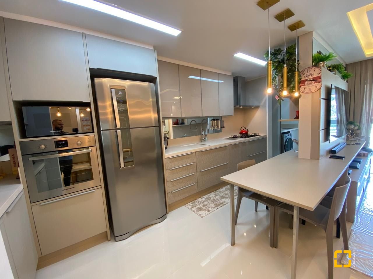 Apartamento com 101m², 4 quartos (sendo 2 suítes), 1 garagem, no bairro Centro em Florianópolis