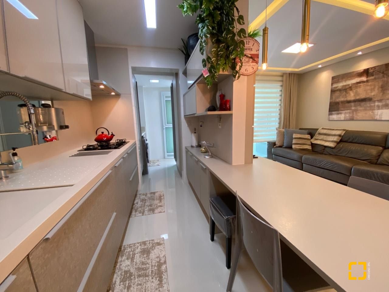 Apartamento com 101m², 4 quartos (sendo 2 suítes), 1 garagem, no bairro Centro em Florianópolis
