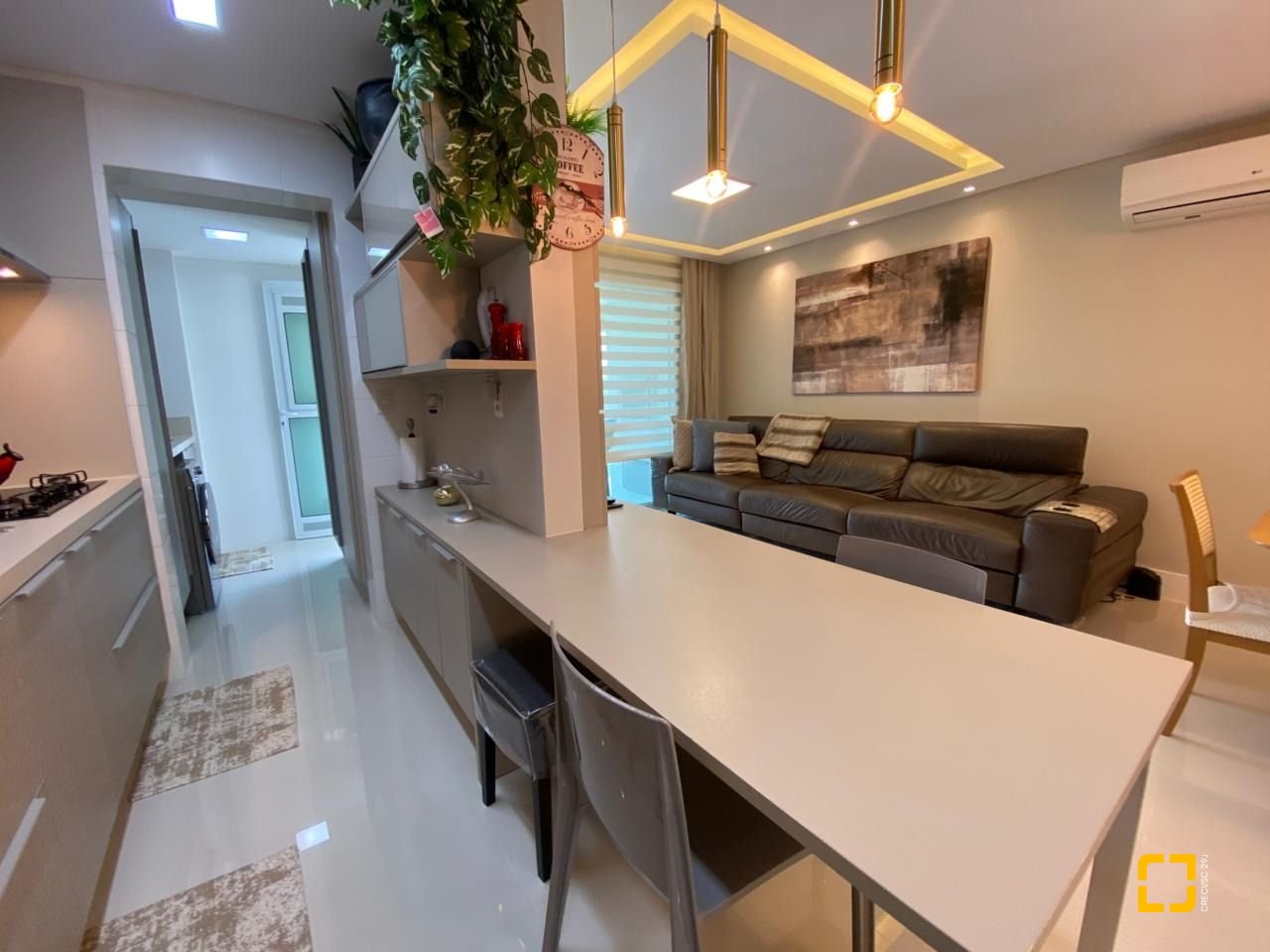 Apartamento com 101m², 4 quartos (sendo 2 suítes), 1 garagem, no bairro Centro em Florianópolis