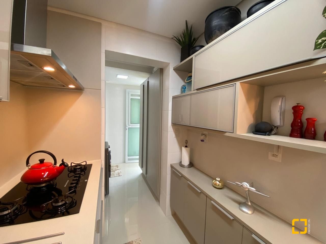 Apartamento com 101m², 4 quartos (sendo 2 suítes), 1 garagem, no bairro Centro em Florianópolis