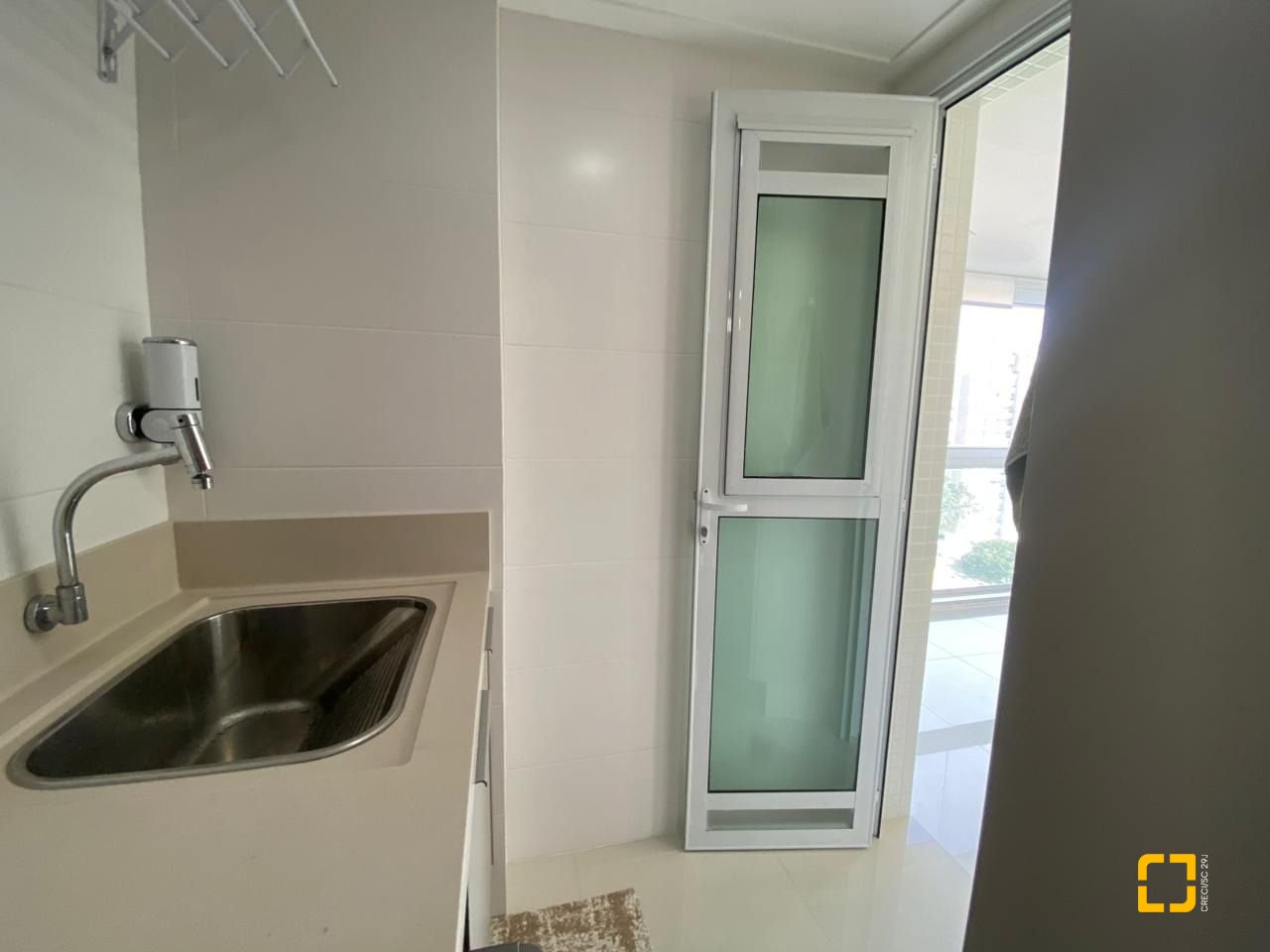 Apartamento com 101m², 4 quartos (sendo 2 suítes), 1 garagem, no bairro Centro em Florianópolis