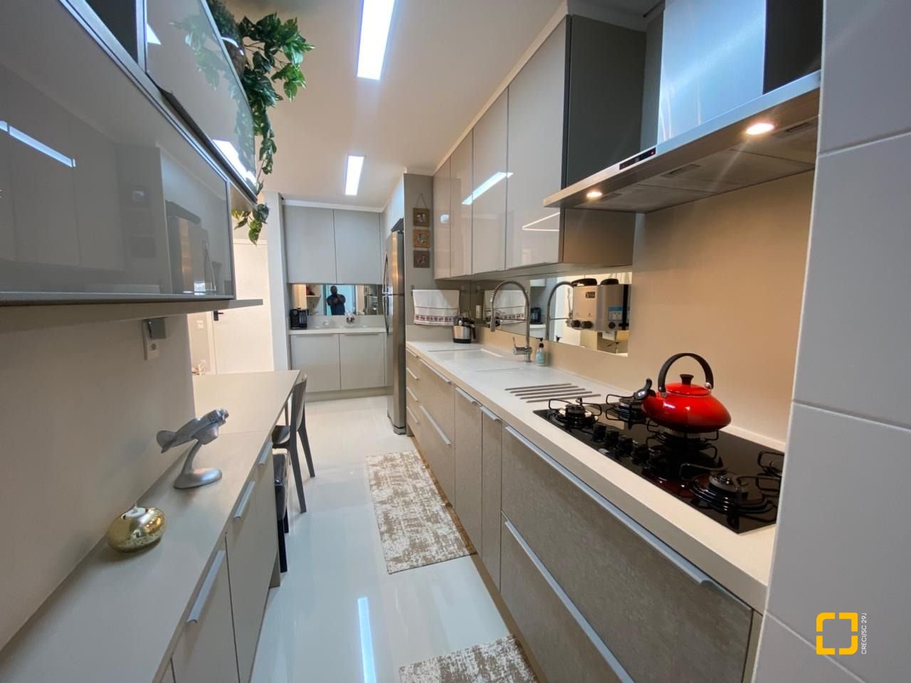 Apartamento com 101m², 4 quartos (sendo 2 suítes), 1 garagem, no bairro Centro em Florianópolis