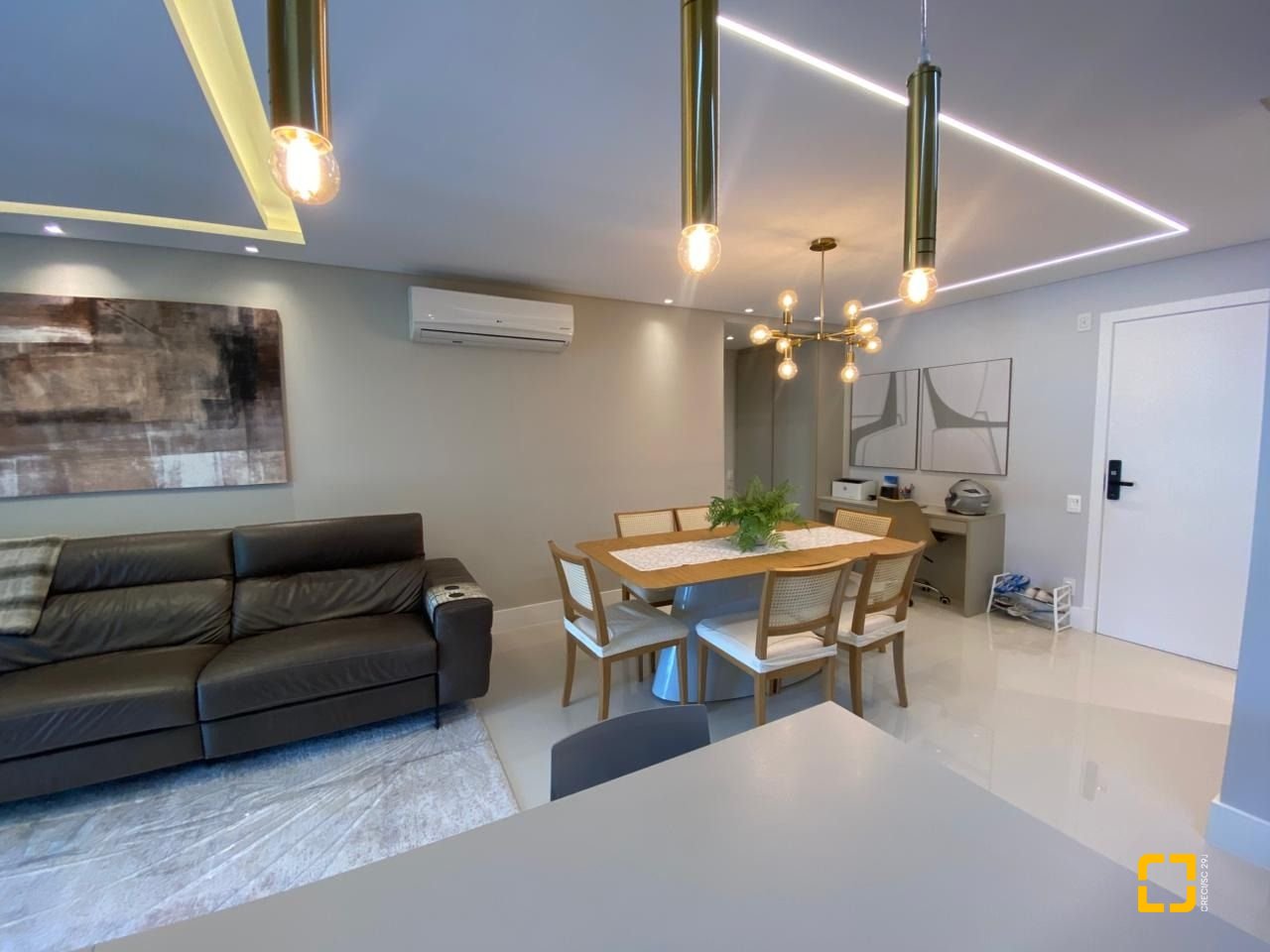 Apartamento com 101m², 4 quartos (sendo 2 suítes), 1 garagem, no bairro Centro em Florianópolis