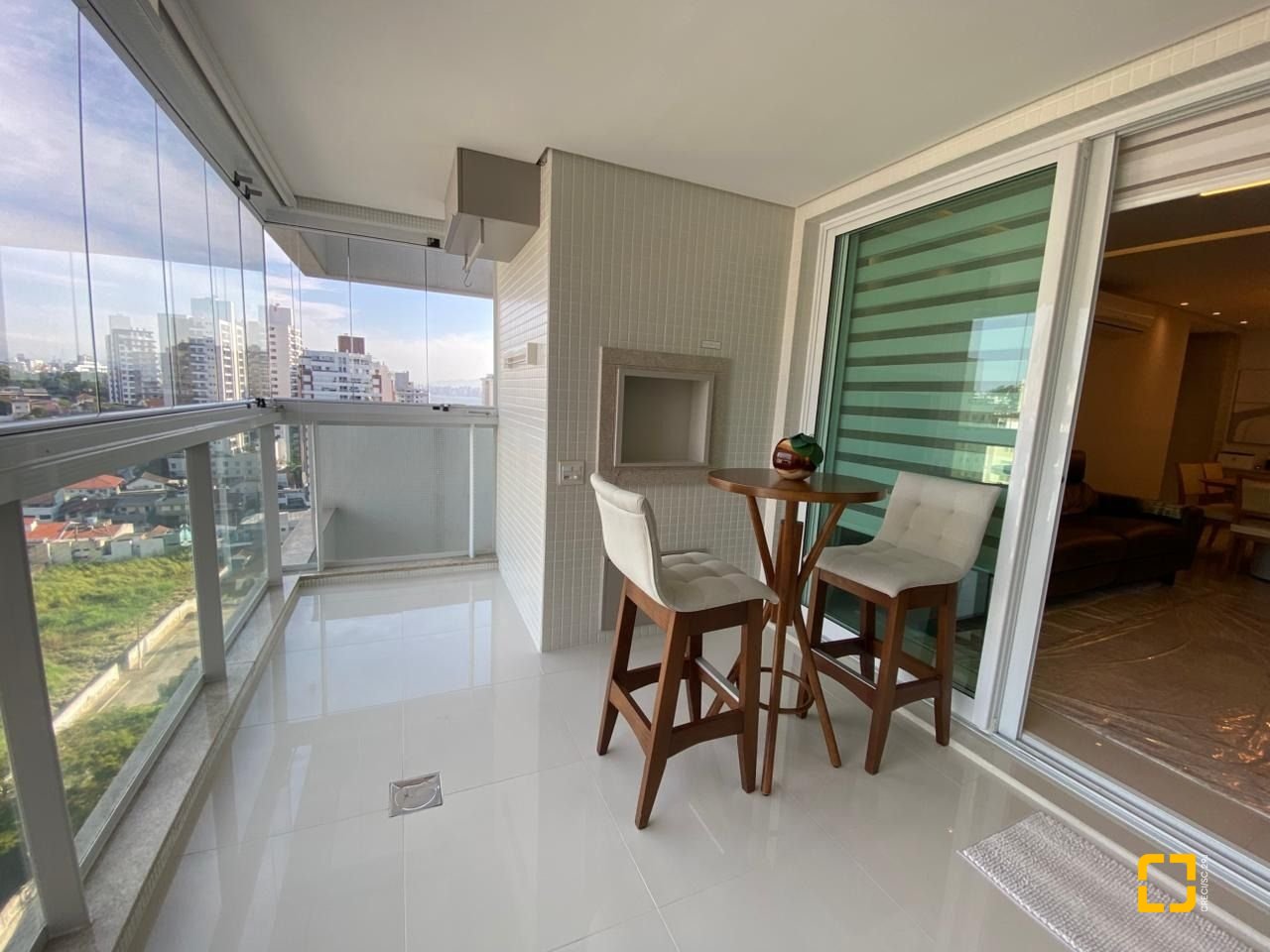Apartamento com 101m², 4 quartos (sendo 2 suítes), 1 garagem, no bairro Centro em Florianópolis