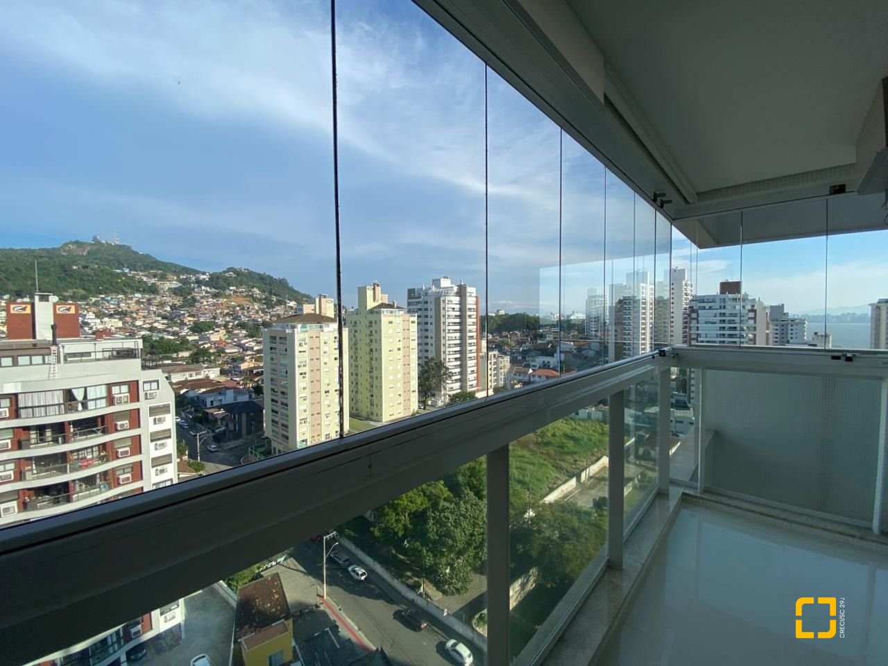 Apartamento com 101m², 4 quartos (sendo 2 suítes), 1 garagem, no bairro Centro em Florianópolis