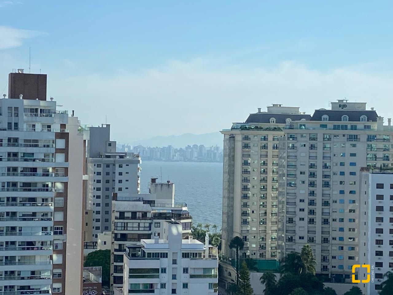 Apartamento com 101m², 4 quartos (sendo 2 suítes), 1 garagem, no bairro Centro em Florianópolis